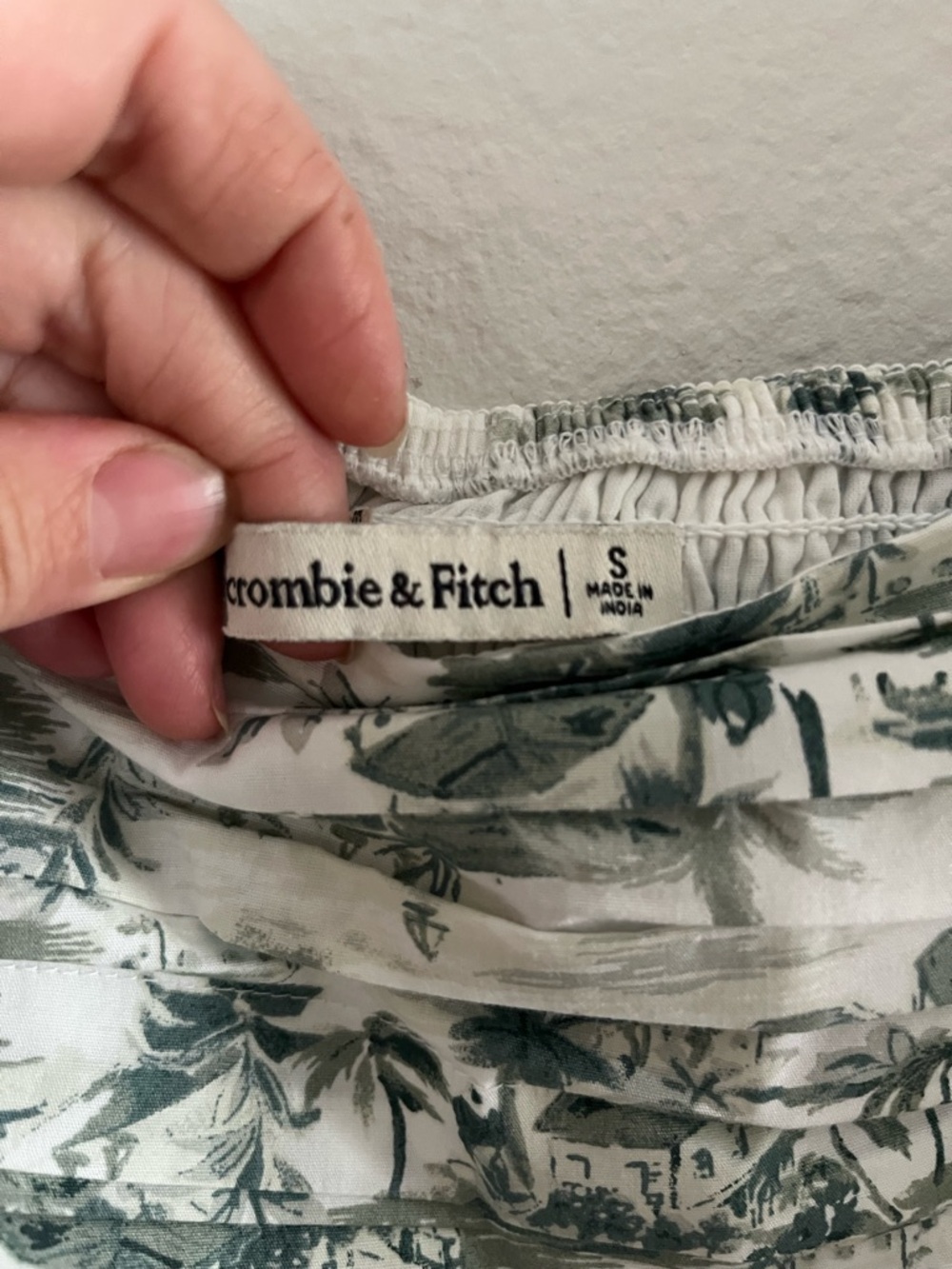 Abercrombie & Fitch Emerson Puff Sleeve Midi Dress with Green Toile Print - Picture 6 of 9